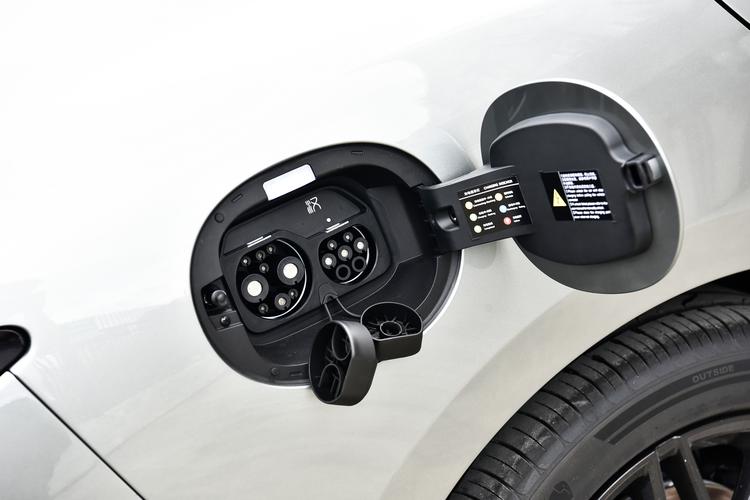 Фото машины 300