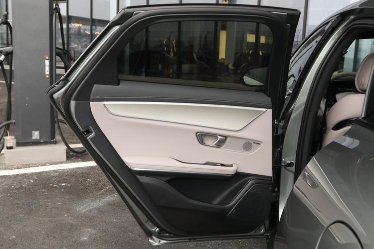 Фото машины 252