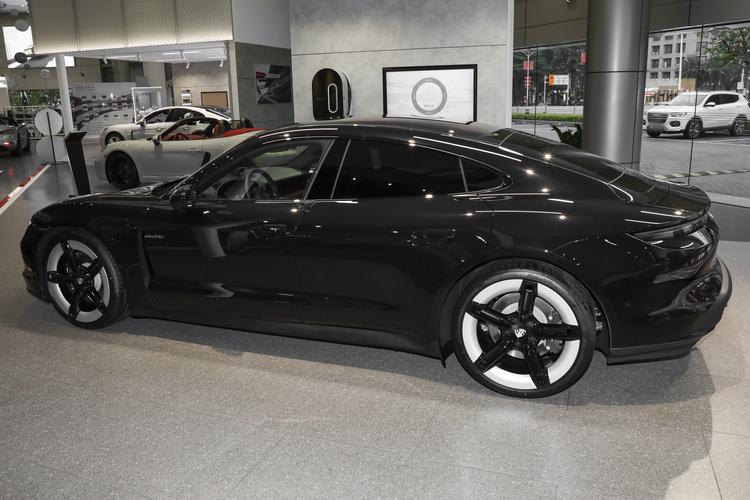 Фото машины 124