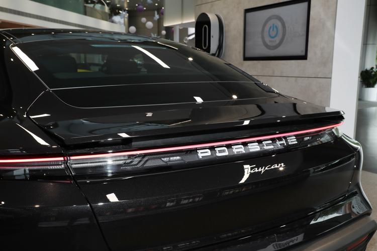 Фото машины 104