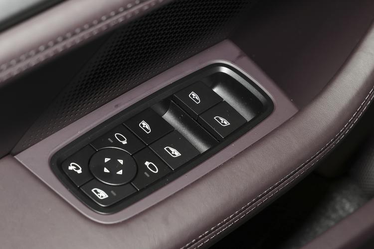 Фото машины 208