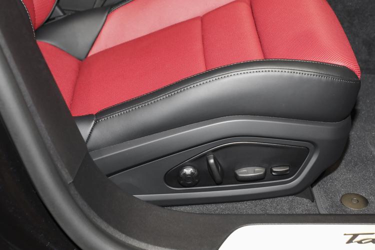 Фото машины 300