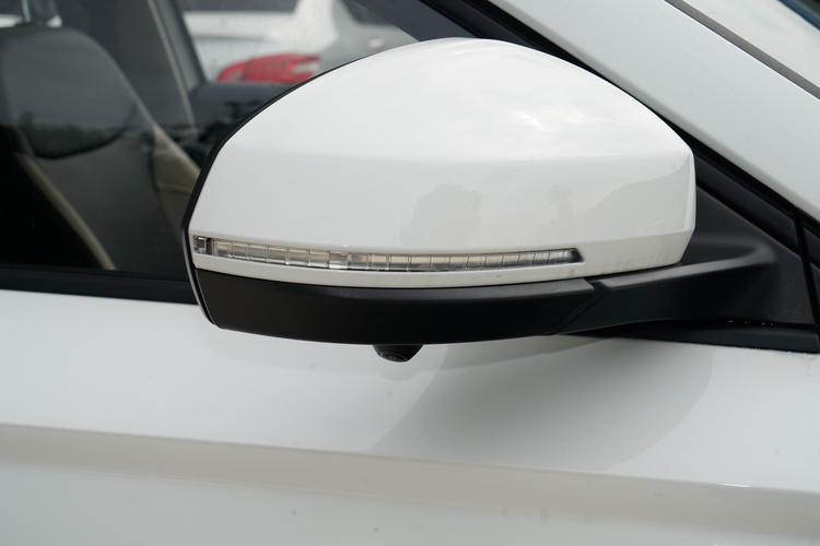 Фото машины 208