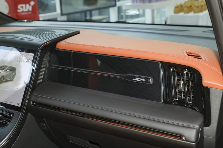 Фото машины 205