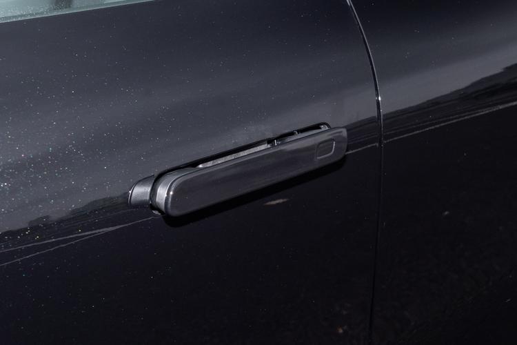 Фото машины 208