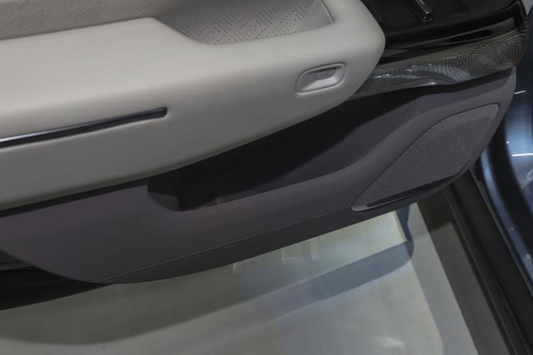 Фото машины 690