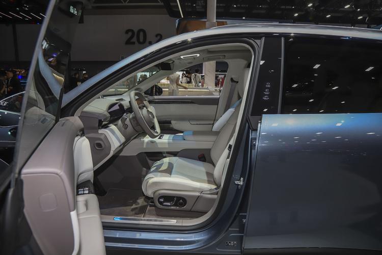 Фото машины 720