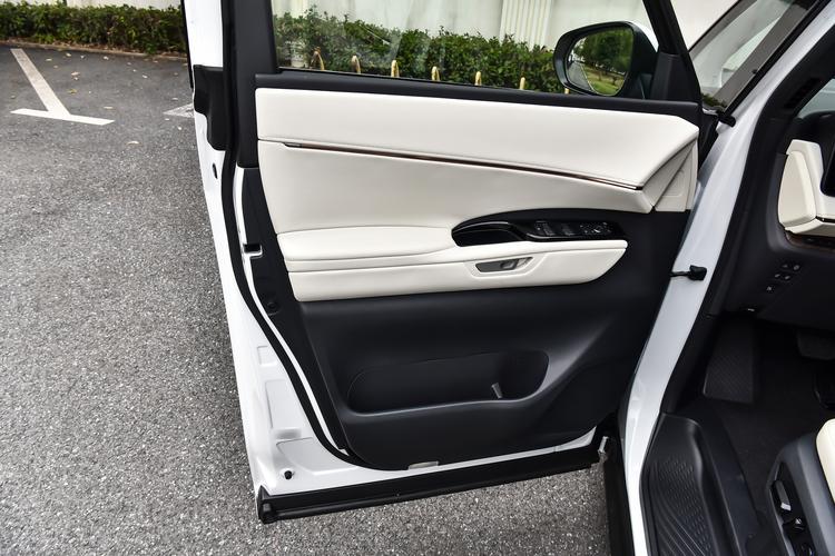 Фото машины 300