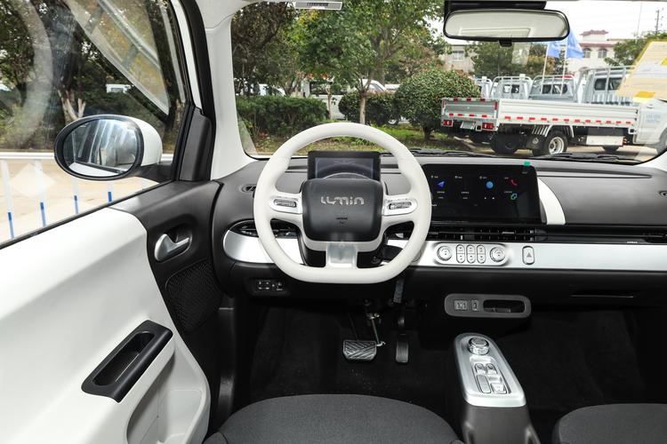 Фото машины 208