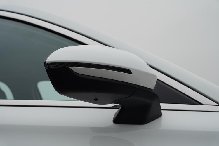 Фото машины 200