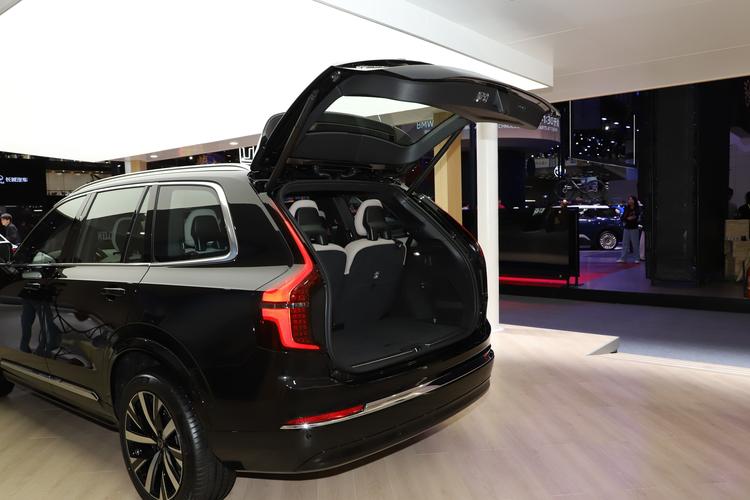 Фото машины 200