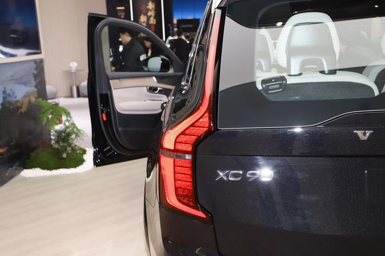 Фото машины 303