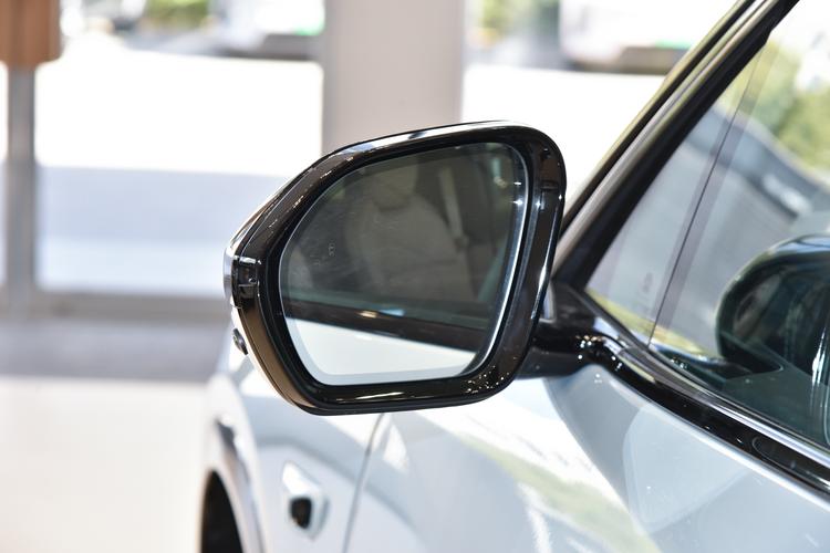 Фото машины 102