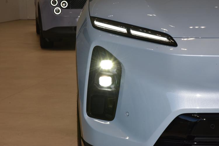 Фото машины 200