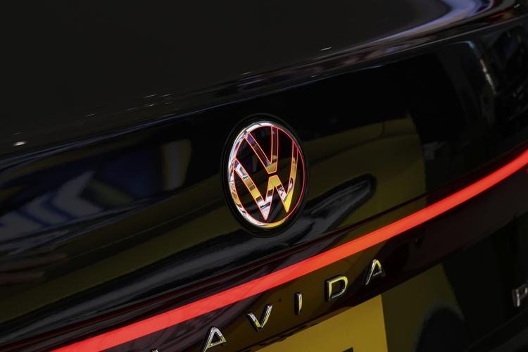 Фото машины 208