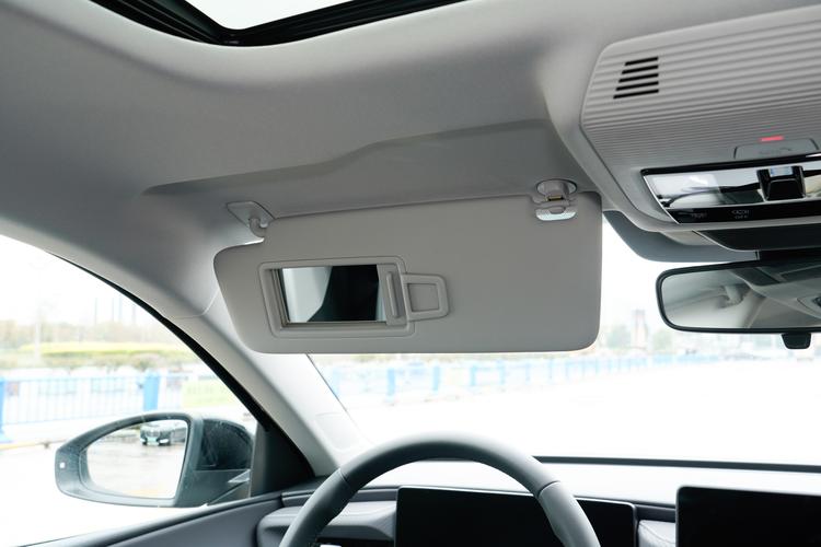 Фото машины 300