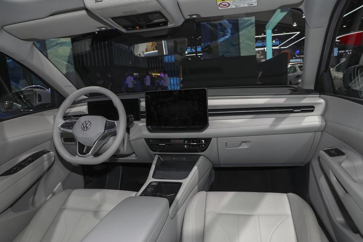 Фото машины 208