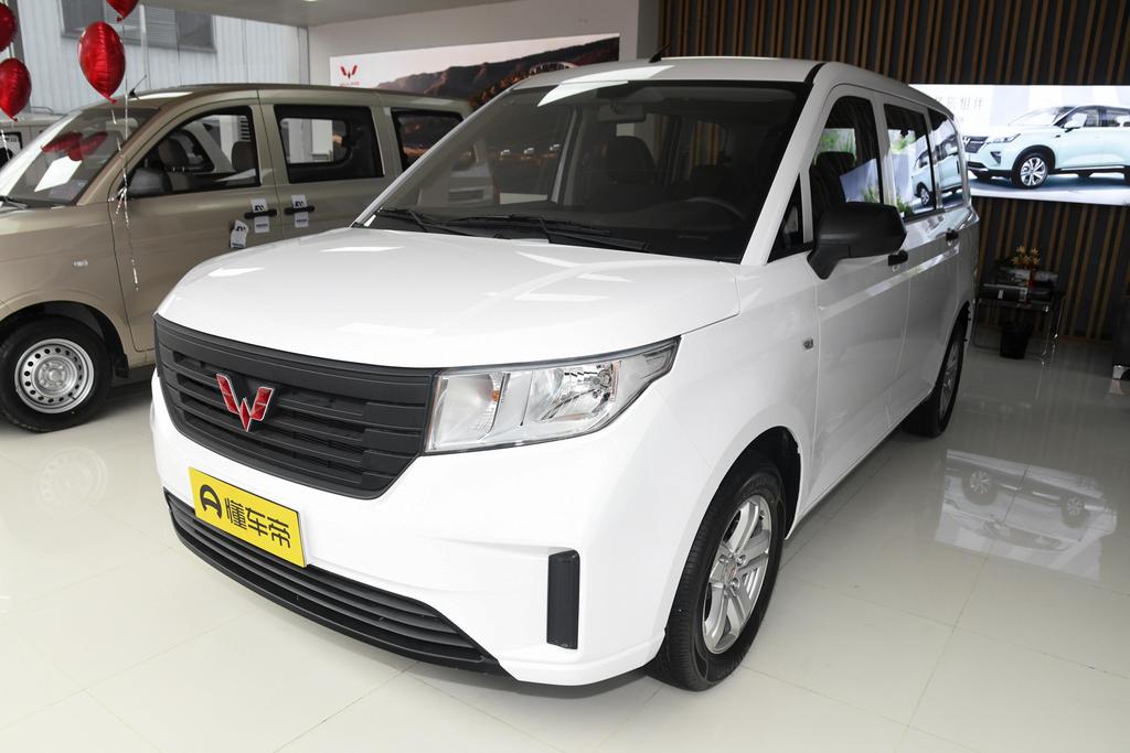 1.5T manual standard operating vehicle 8 seats