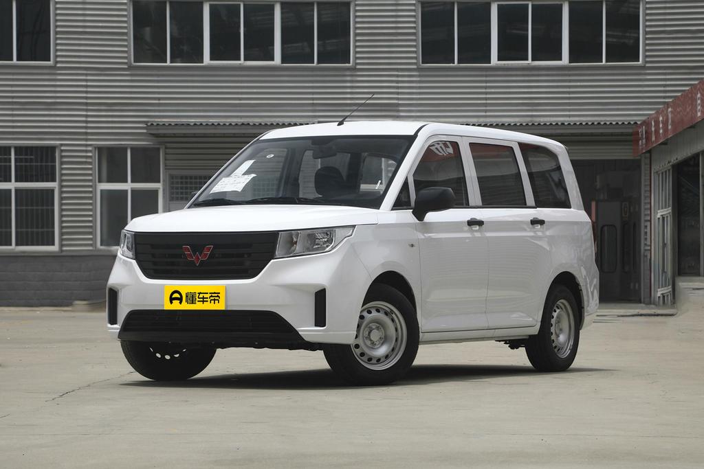 1.5L manual standard operating vehicle 7 seats