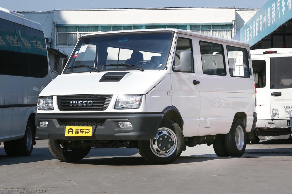 2.5T A35 M1 passenger car 5-9 seats short axle low top double tire manual door