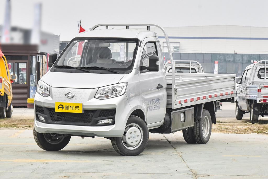 1.6L Dongan CNG single-row double-rear wheel 2990 wheelbase 3.05 meters luxury truck DAM16KRC