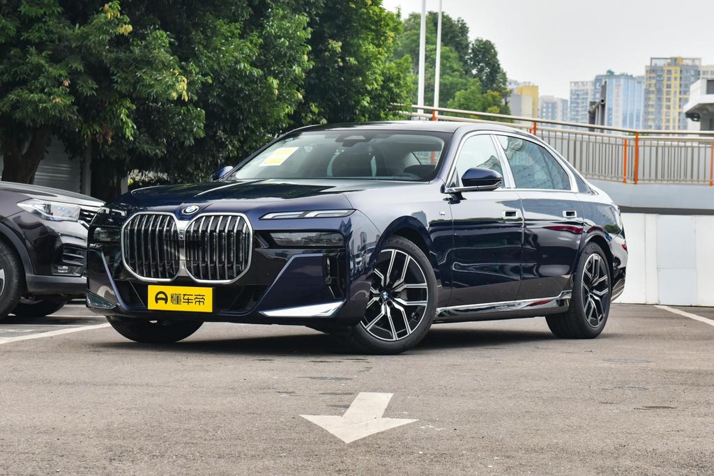 735Li M sports suit