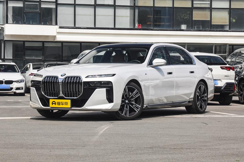 740Li leading M sports suit