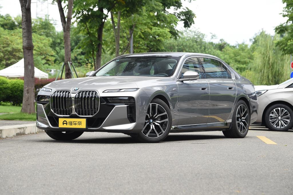 eDrive50L leading M sports suit