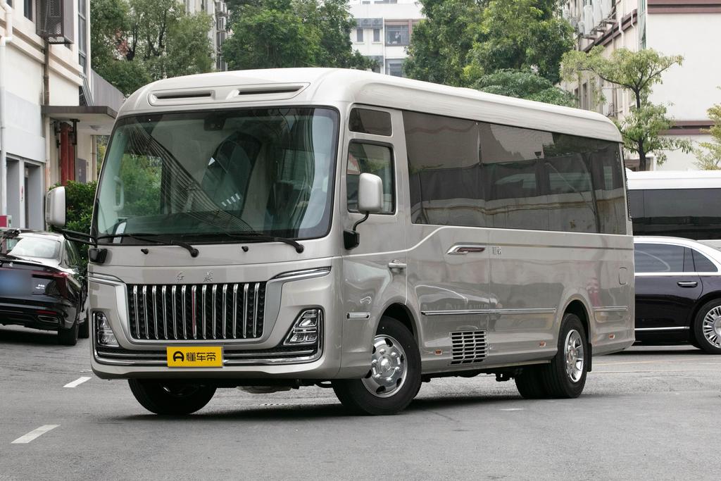 Ultimate 17-seater