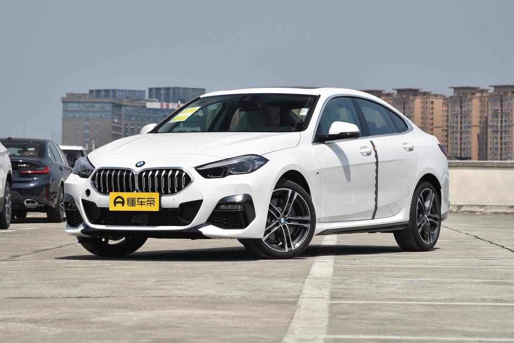 225i four-door coupe M sports suit