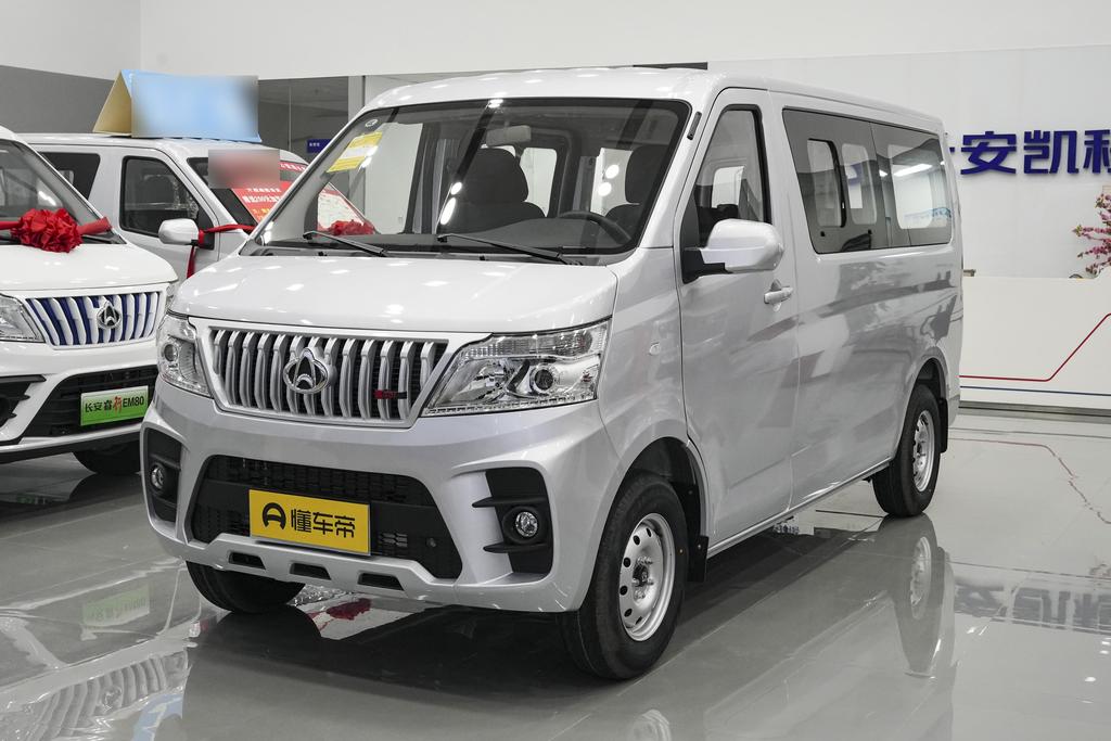 1.5L comfortable passenger car with 6/7 seats open to the door