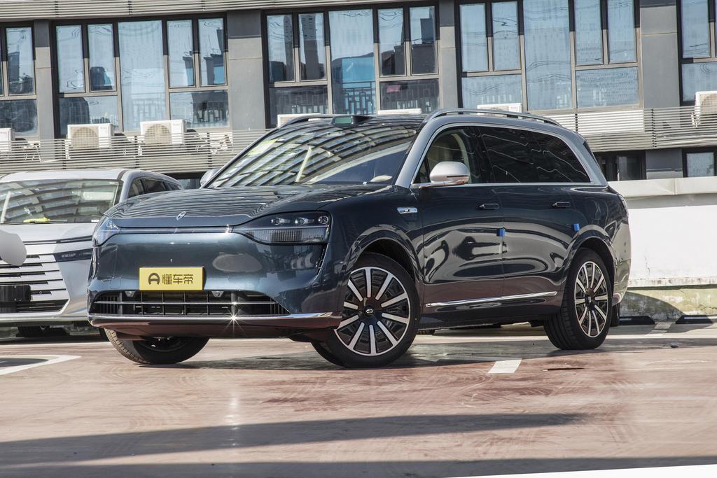 Extended range Max six-seater version