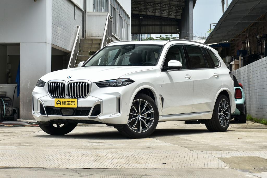 xDrive30Li M sports suit