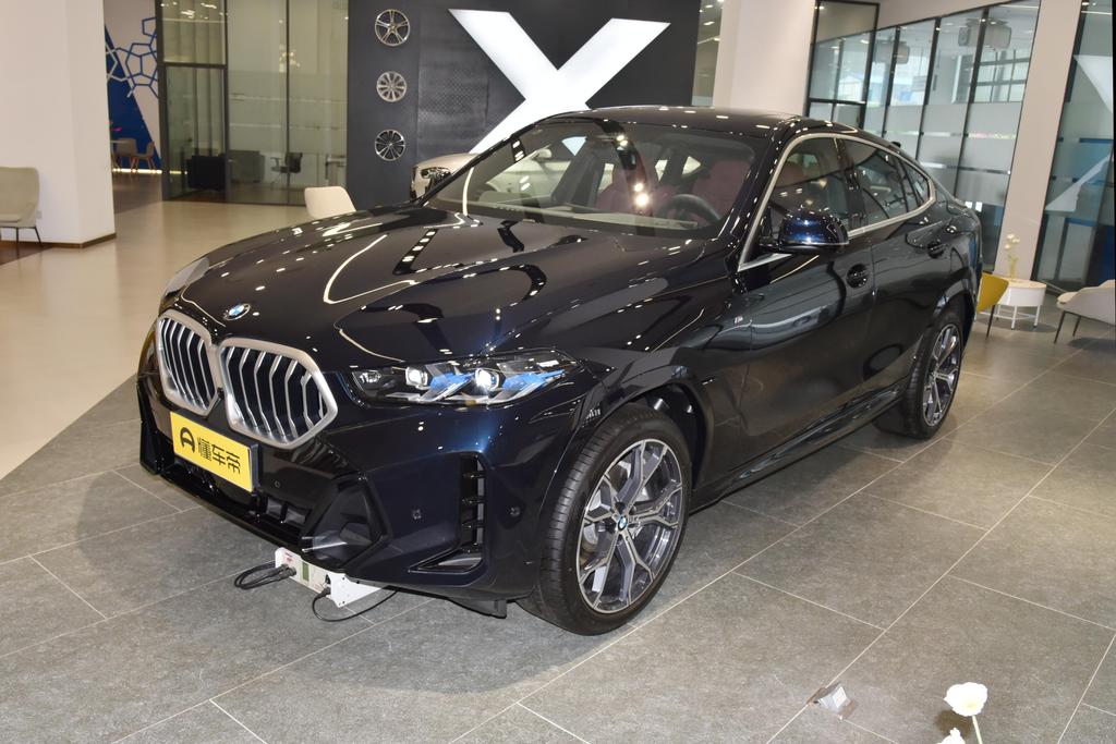 Facelift xDrive40i M sports suit