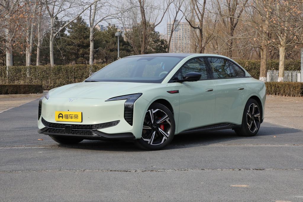 760 Pro+ four-wheel drive version