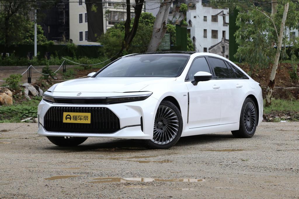 Sedan 2.5L HEV Extreme Edition