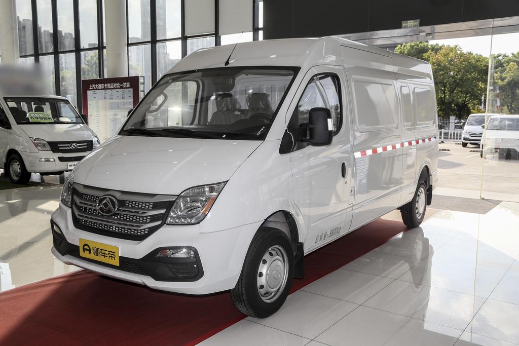 Value-for-money version 2.0T manual city with king long axis mid-top 127Ps 3 seats