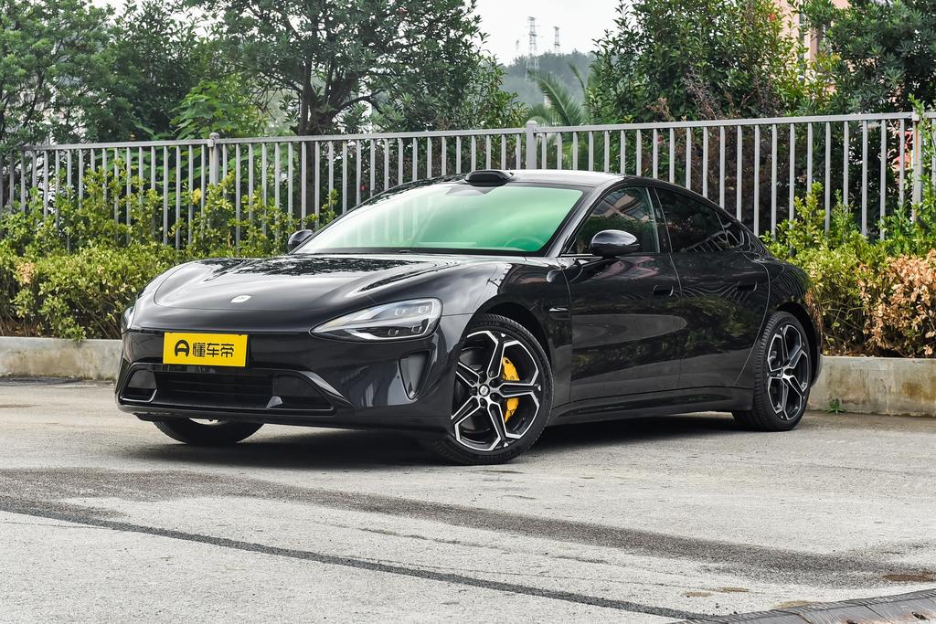 Rear drive, long battery life, Pro version