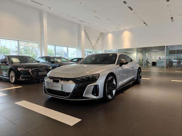 Audi e-tron GT 2023 basic model