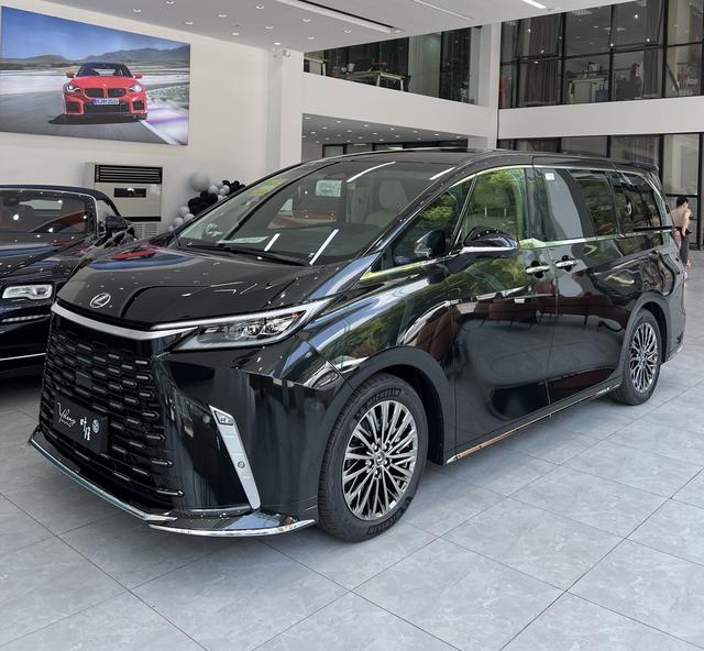 Lexus LM 2023 350h E-Four 7-seat Junior Edition