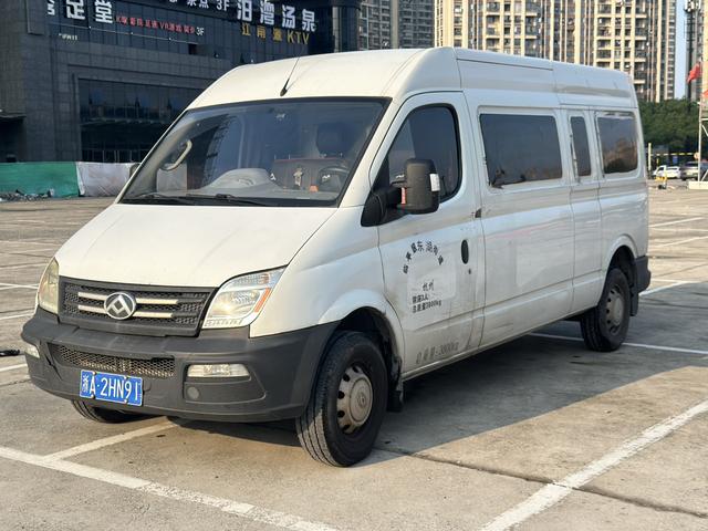 Xintu V80 2020 2.5T classic city with King AMT long axis mid-top 2/3 seat