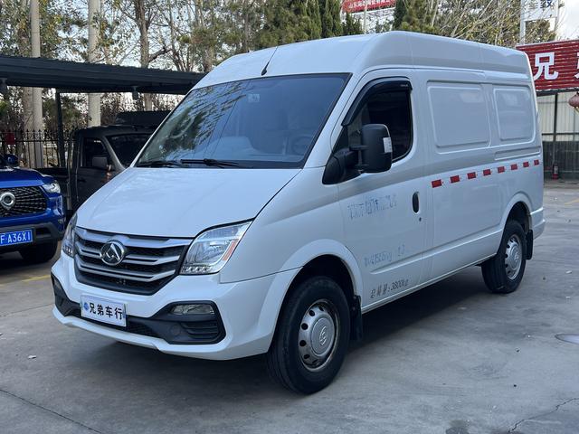 Xintu V80 2019 classic 2.5T 6-speed manual van VAN short axle mid-top 2/3 seats