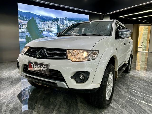 Pajero Jinchang 2013 3.0L automatic four-wheel drive Executive Edition