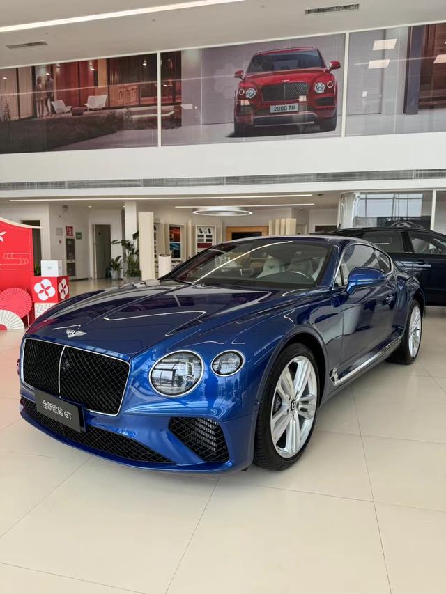 Continental 2024 4.0T GT V8