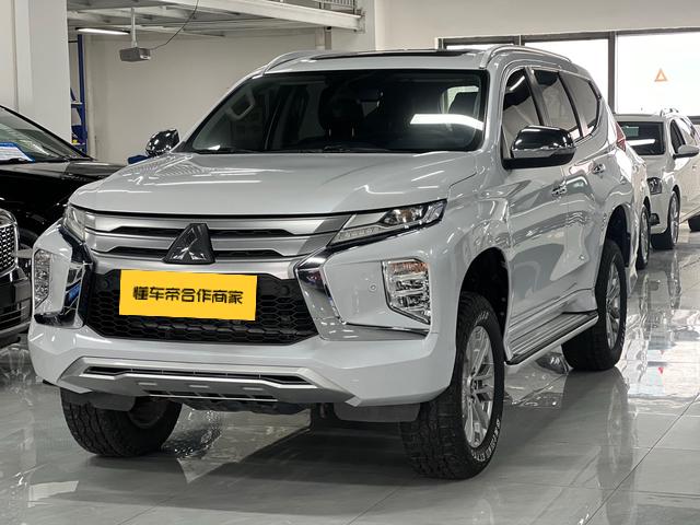 Pajero Jinchang (import) 2019 3.0L automatic four-wheel drive 7-seater parallel import