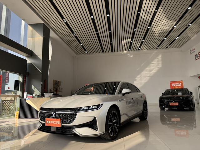 Lantu Chasing Light PHEV 2024 Ultra-long battery life Four-wheel drive Ultimate Edition