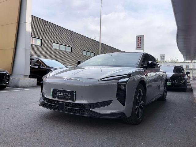 Hongqi EH7 2024 model 690 Pro