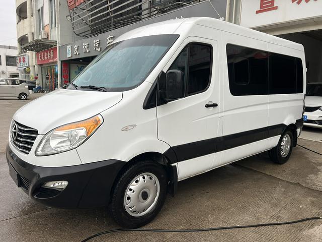 Xingrui 2022 2.0T Diesel Fuel-saving King PLUS Deluxe Edition Center axle 8-9 seats