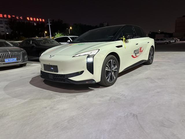 Hongqi EH7 2024 model 820 Pro