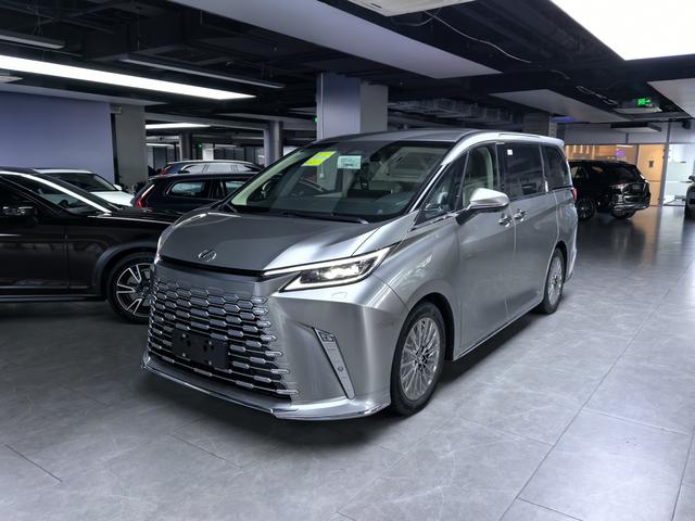 Lexus LM 2023 500h DIRECT4 four-seater Royal Edition